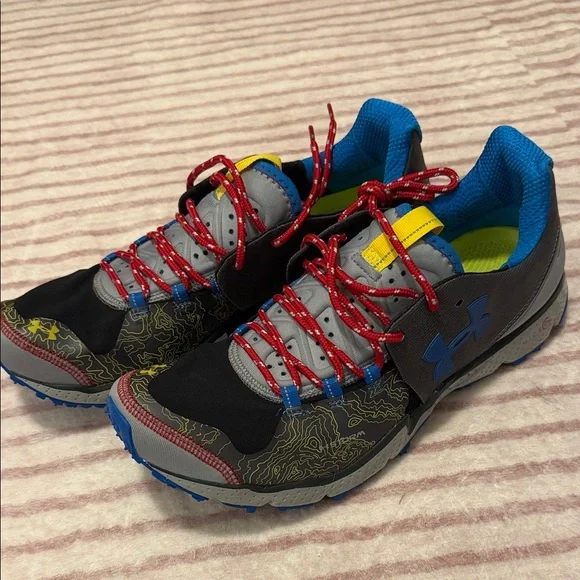 NWOT Under Armour Men's Black and Blue Trail Shoes SZ 11 - Picture 1 of 5